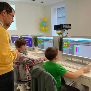 KIBERone уже в Саратове! - КИБЕРшкола программирования для детей, компьютерные курсы для школьников, начинающих и подростков - KIBERone г. Георгиевск